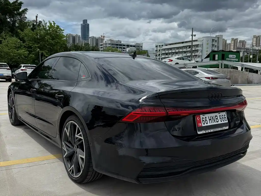 Audi A7L — фото 8