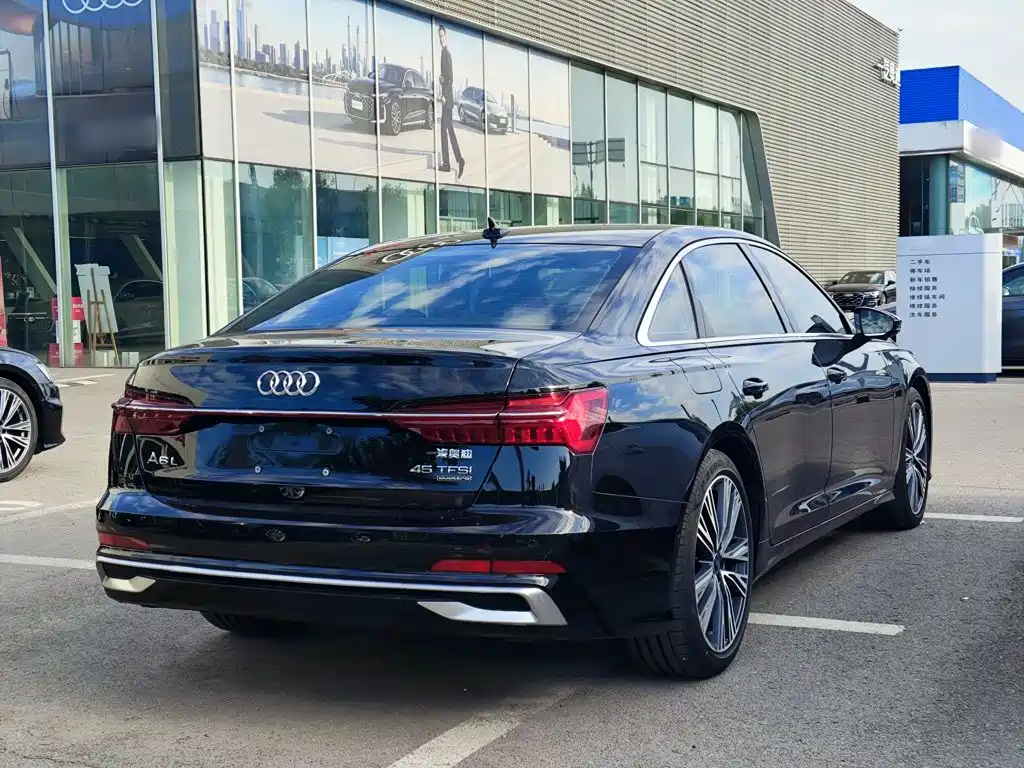 Audi A6L — фото 7