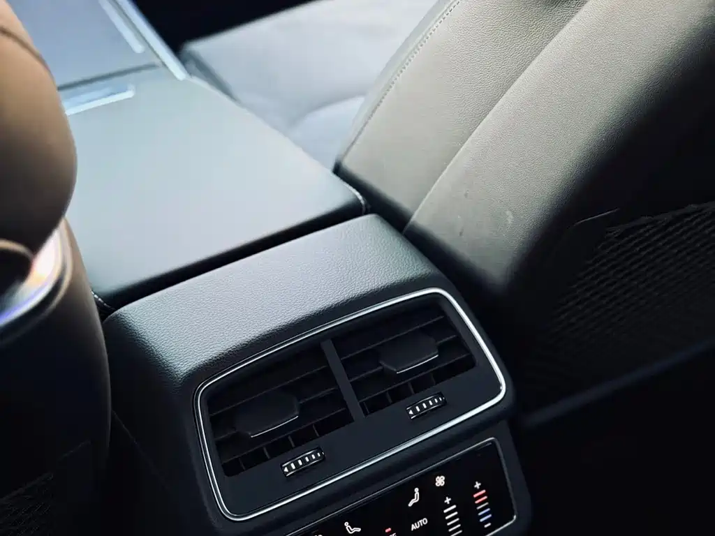 Audi A6L — фото 14