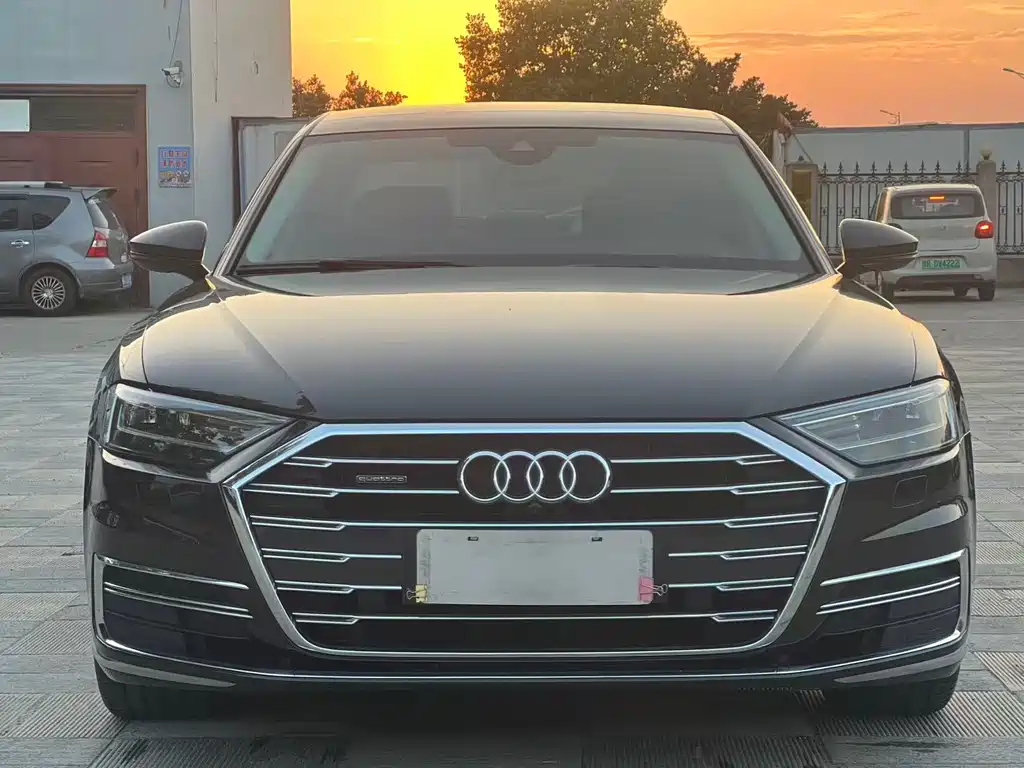 Audi A8 — фото 2