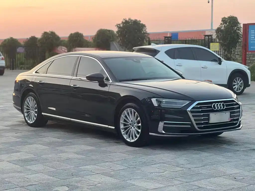 Audi A8 — фото 3