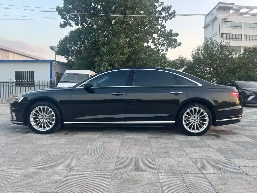 Audi A8 — фото 4