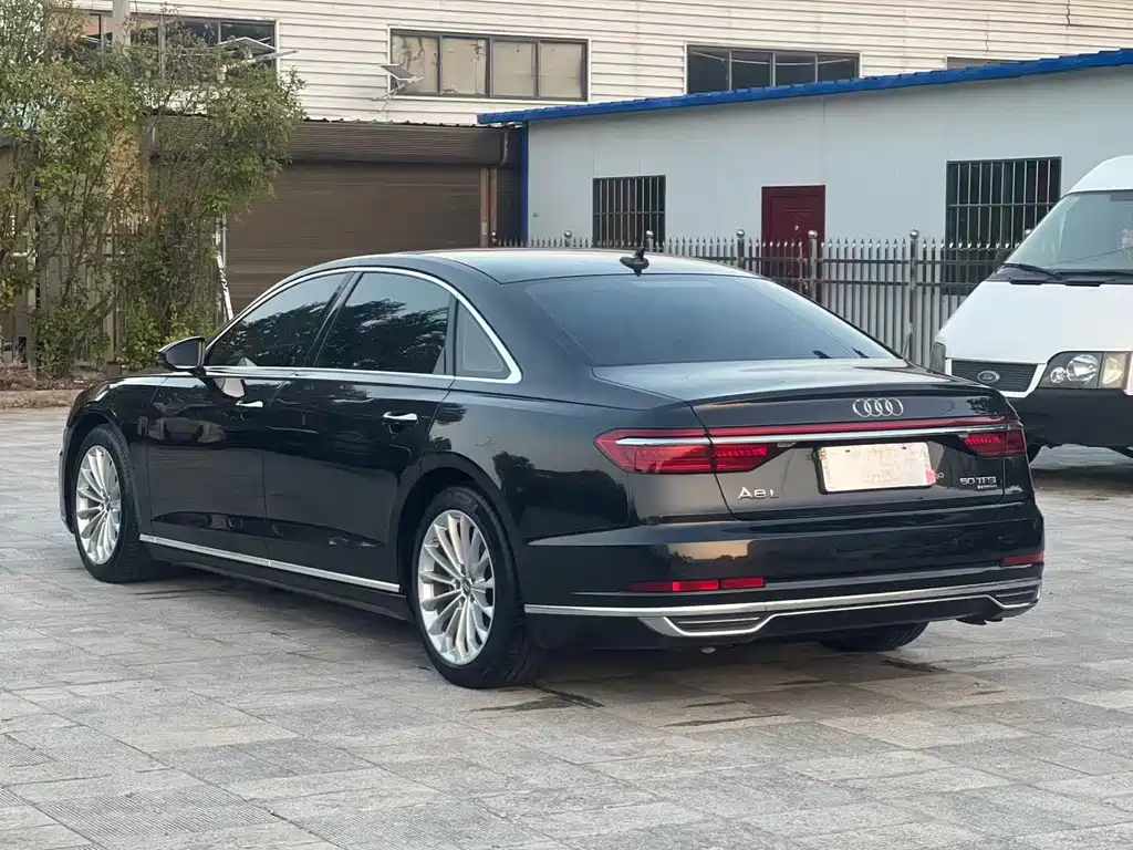 Audi A8 — фото 8