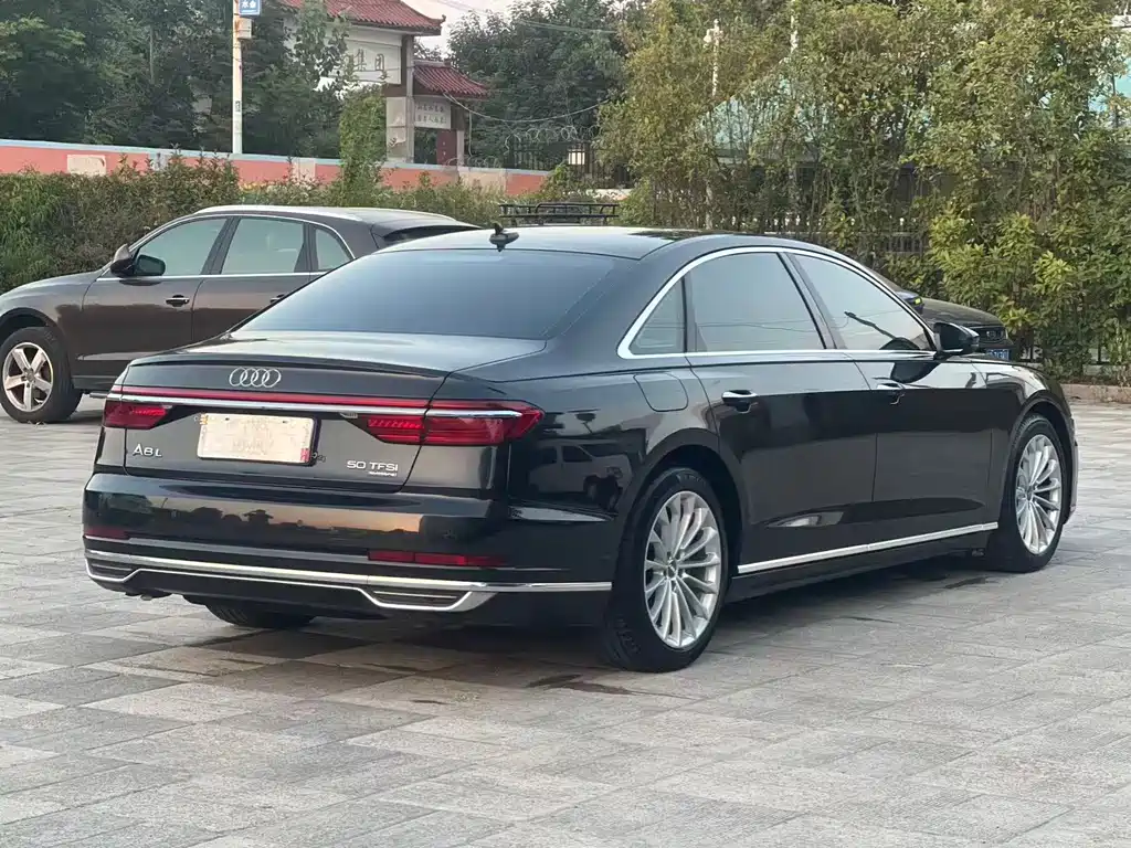 Audi A8 — фото 10
