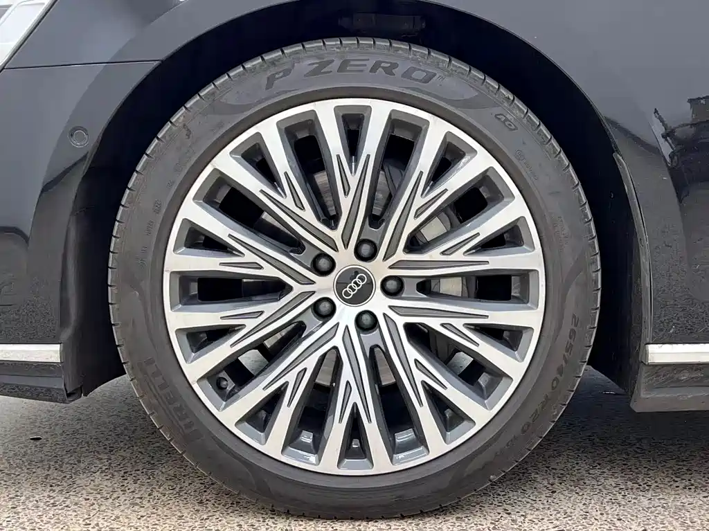 Audi A8 — фото 11