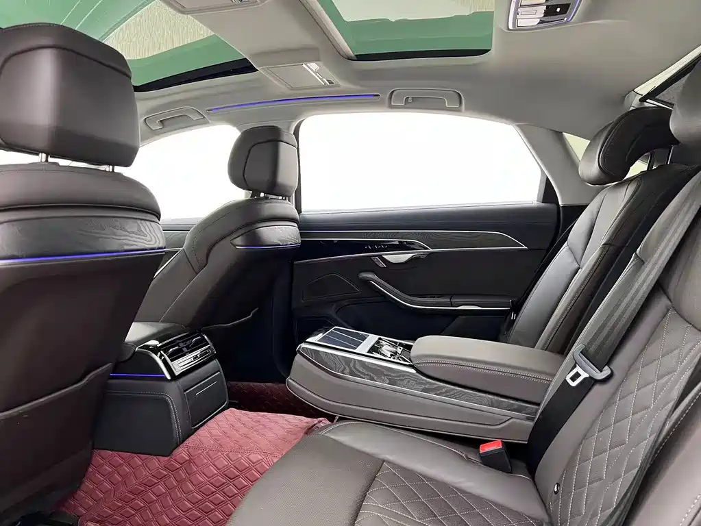 Audi A8 — фото 19