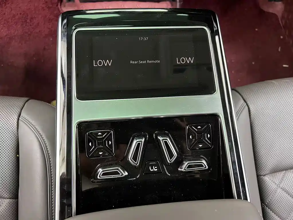 Audi A8 — фото 20