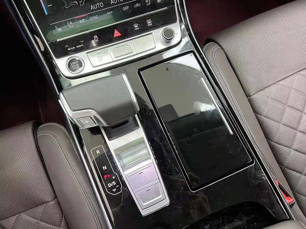 Audi A8 — фото 31