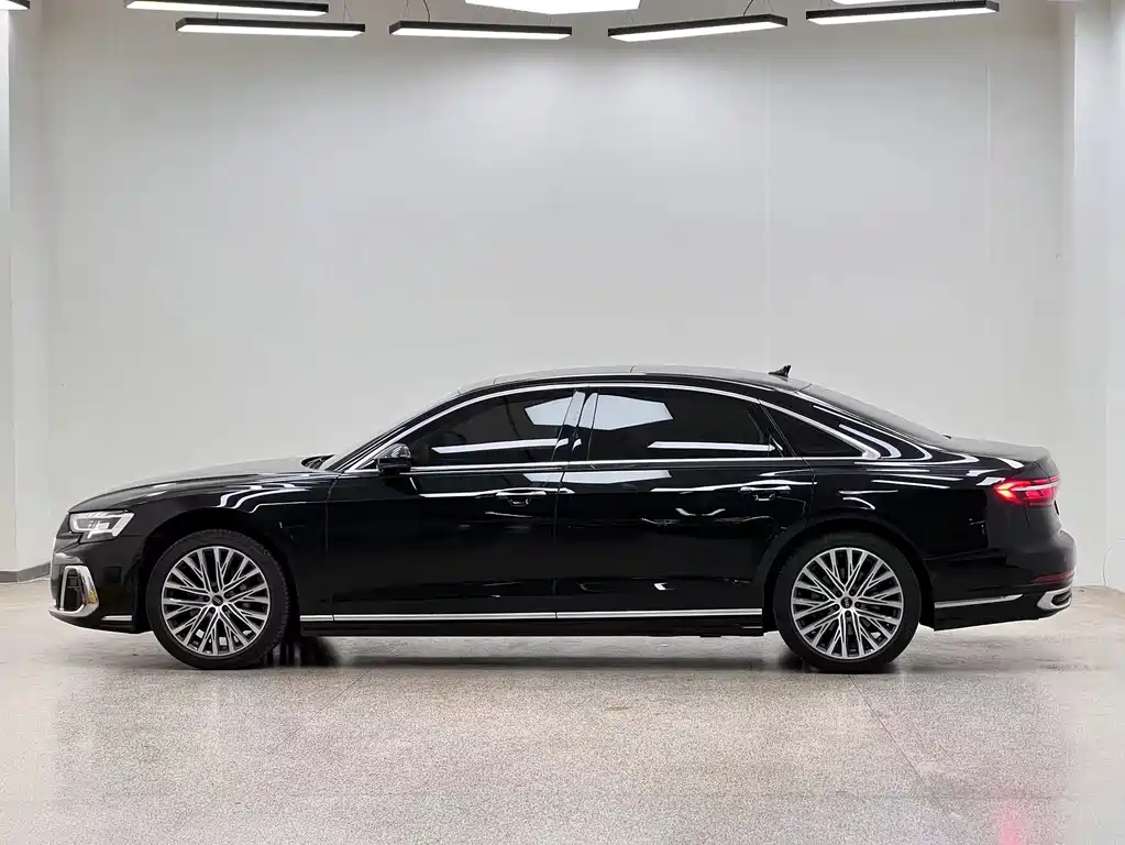 Audi A8 — фото 5