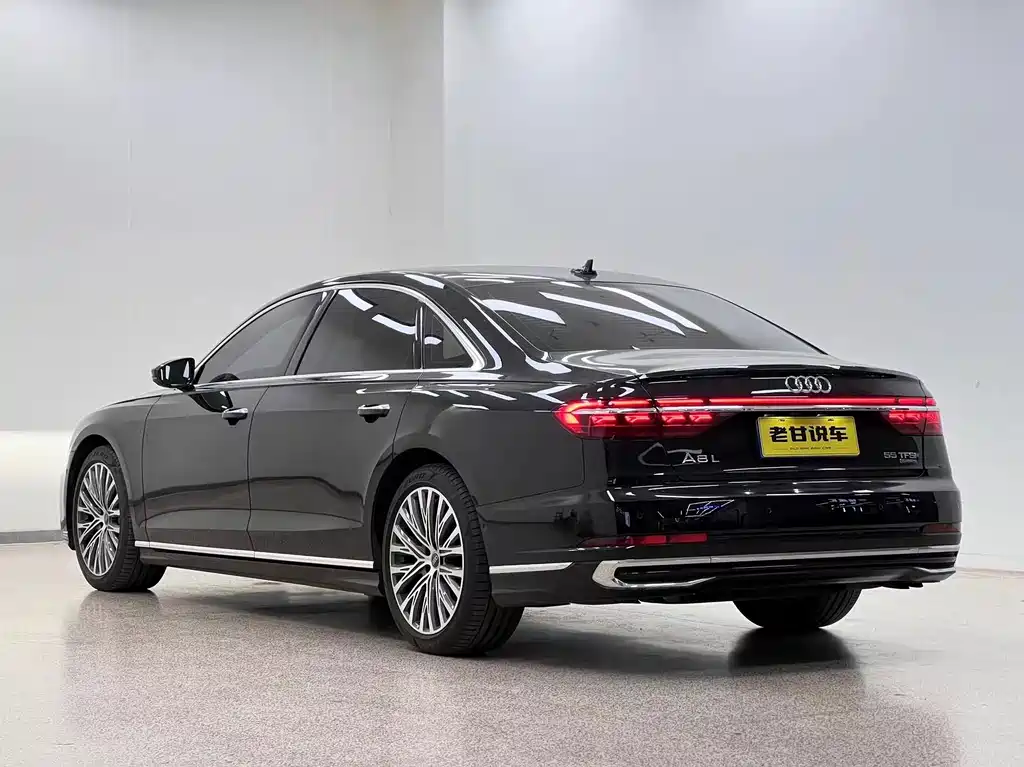 Audi A8 — фото 6
