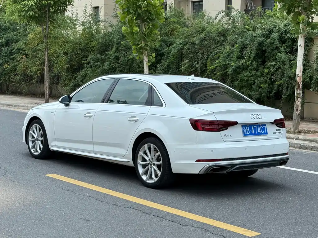 Audi A4L — фото 9