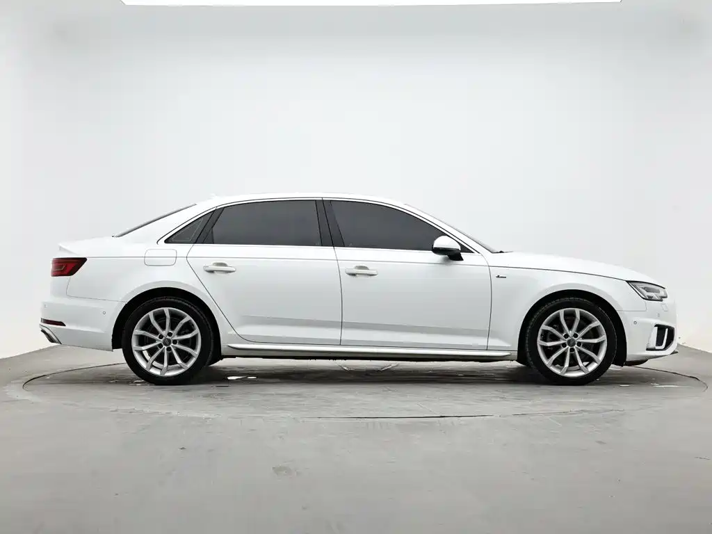 Audi A4L — фото 5
