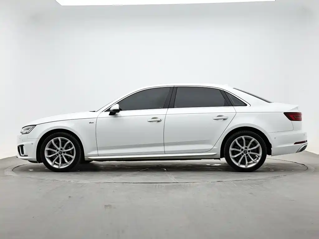 Audi A4L — фото 6