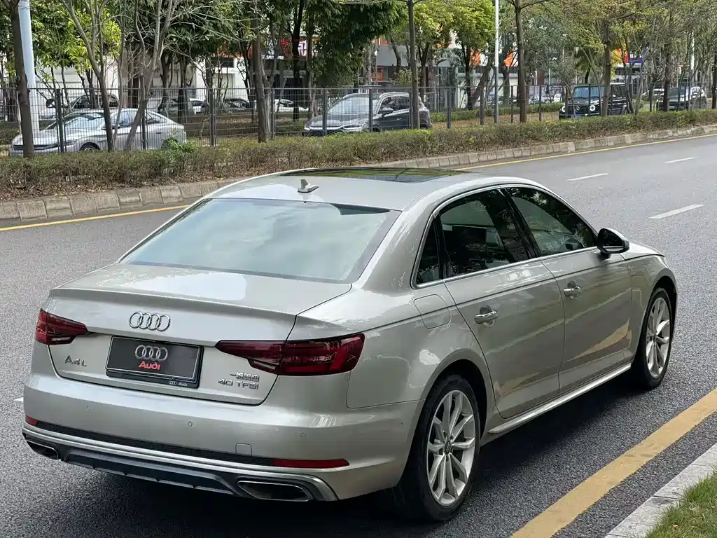 Audi A4L — фото 9
