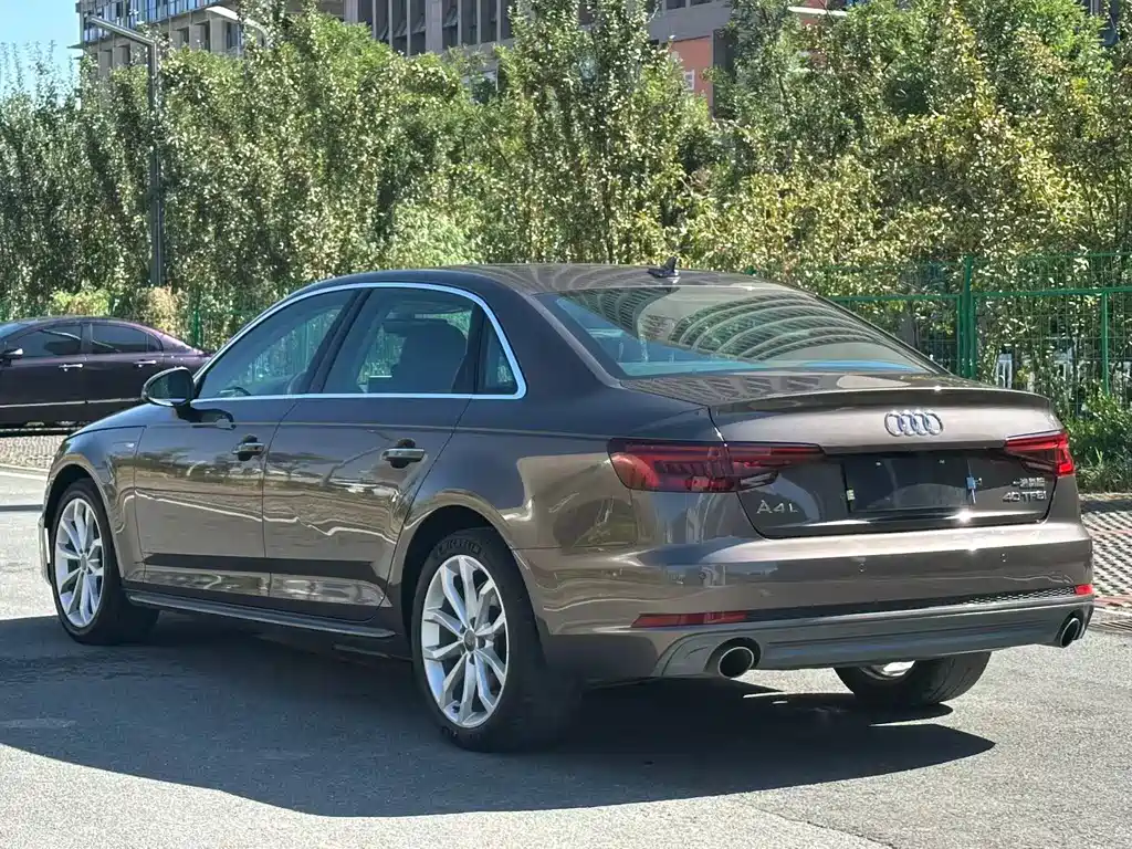 Audi A4L — фото 4
