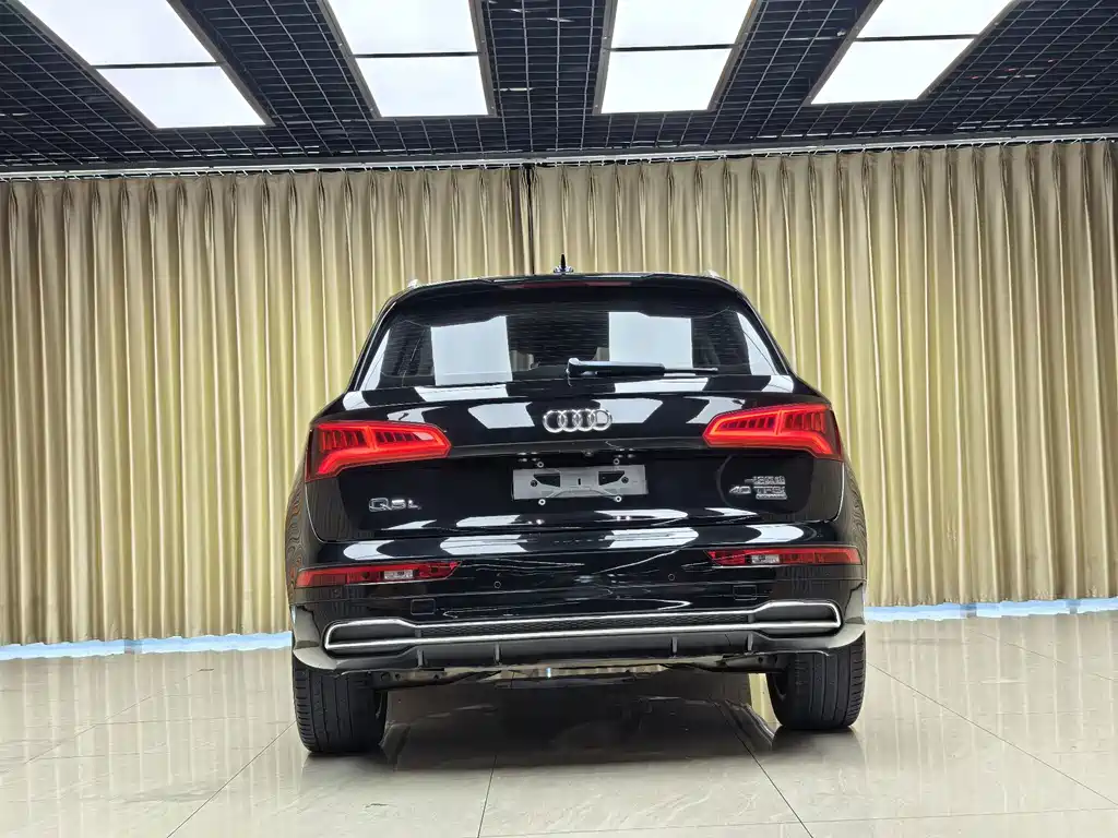 Audi Q5L — фото 22