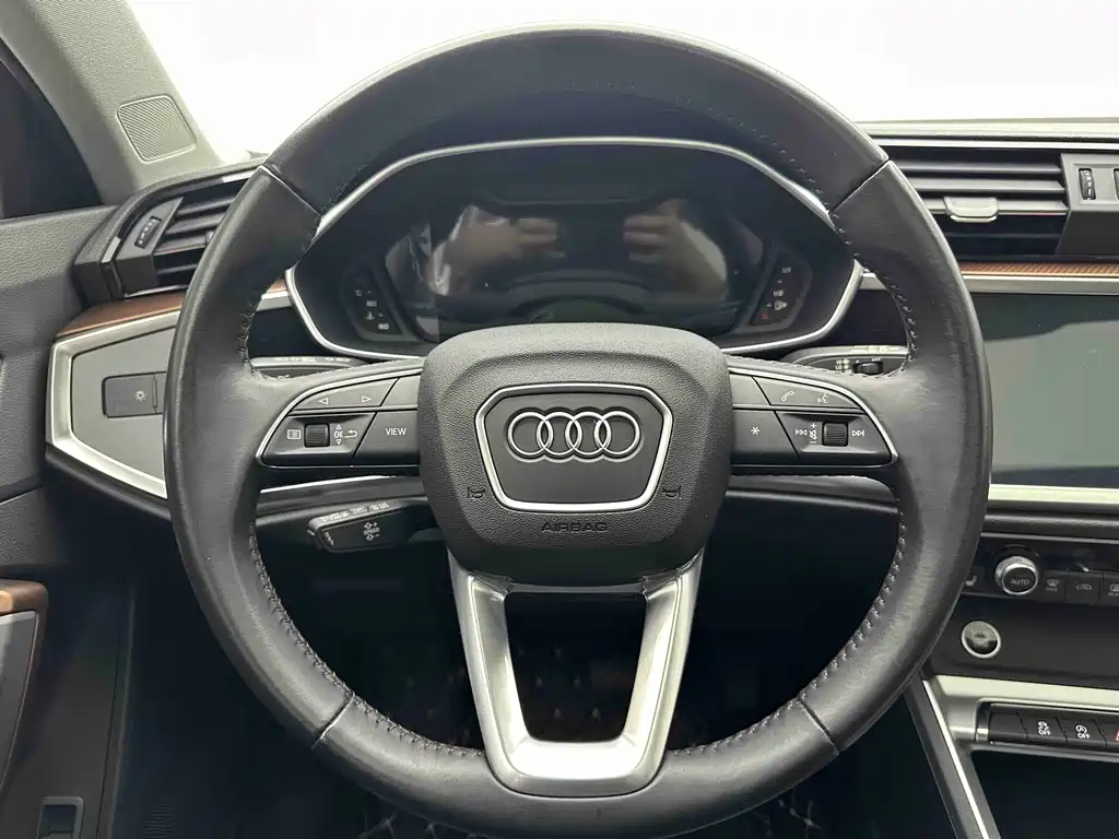 Audi Q3 — фото 17