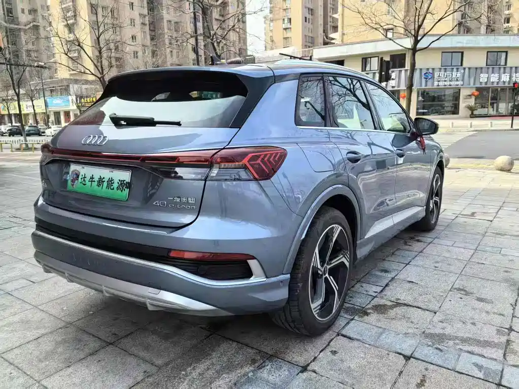 Audi Q4 e-tron — фото 12