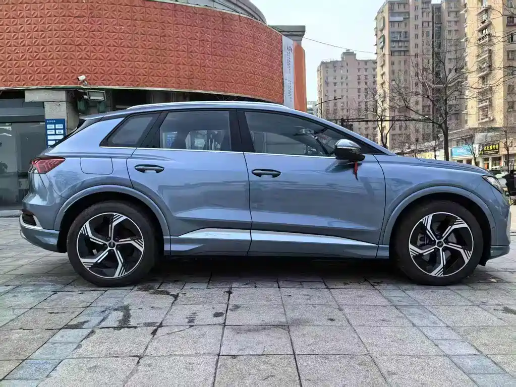 Audi Q4 e-tron — фото 8