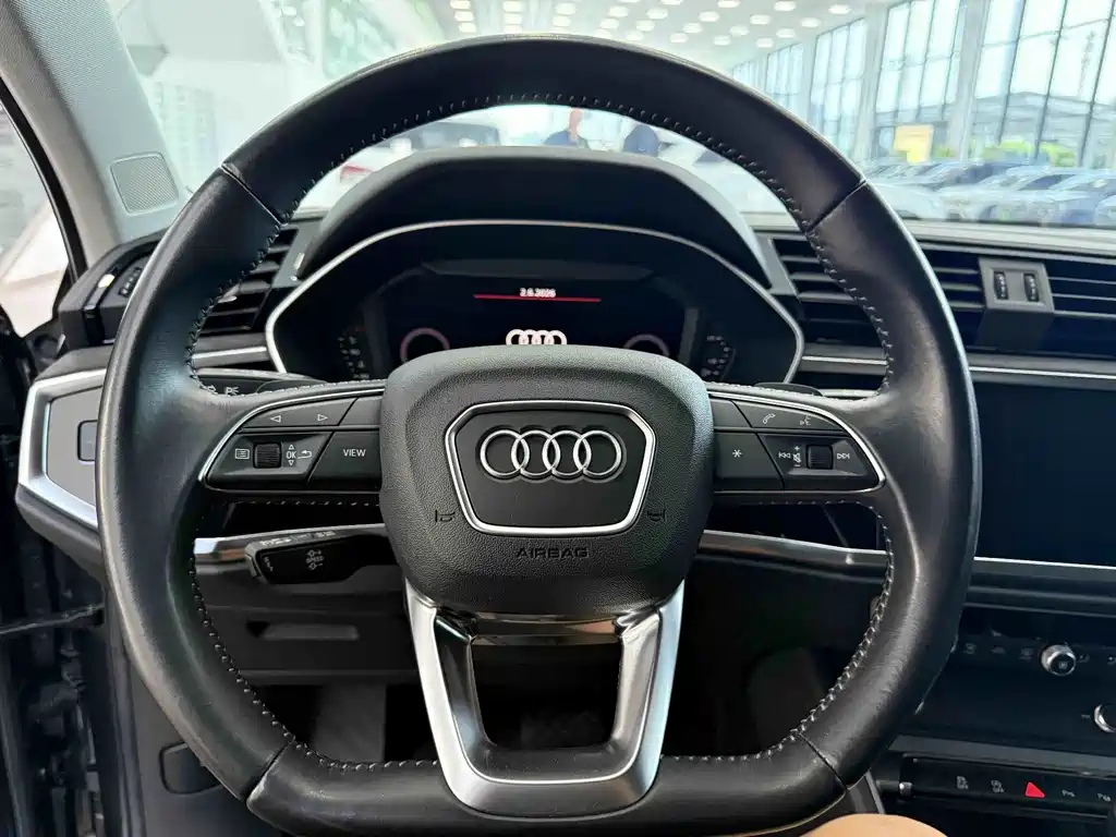 Audi Q3 — фото 15