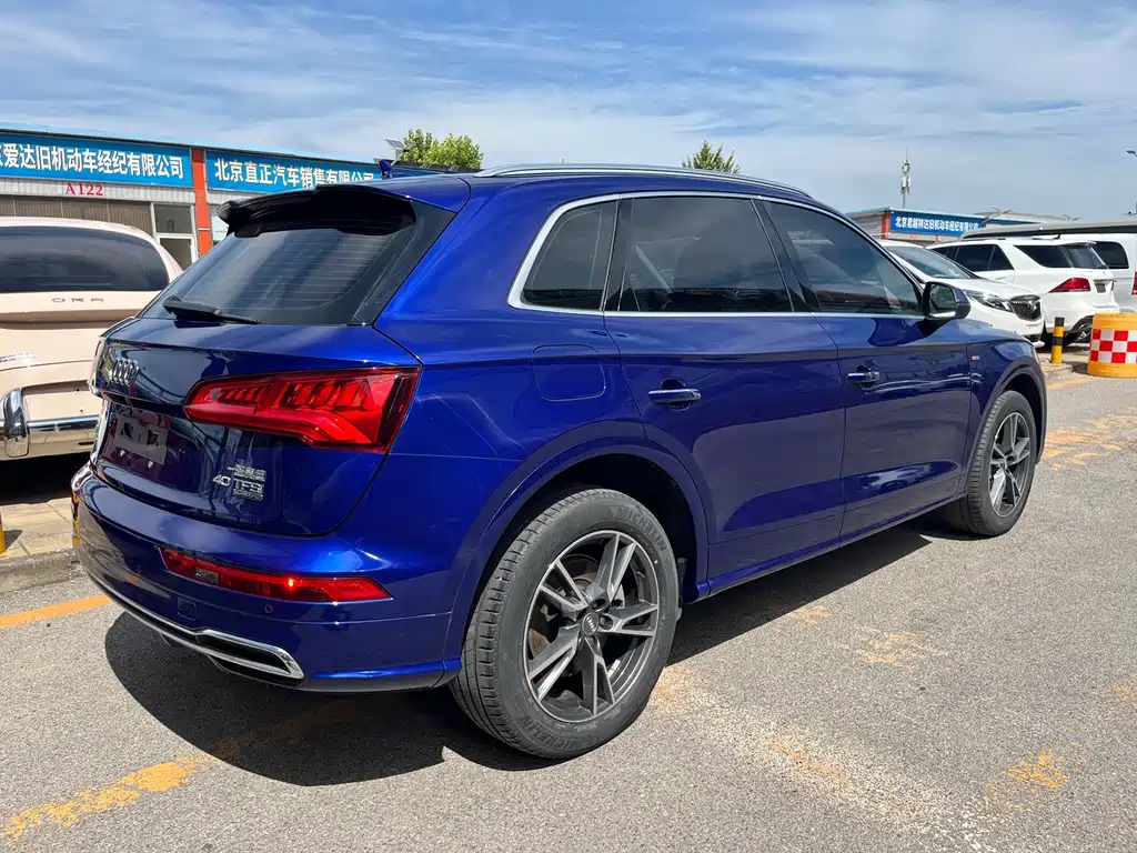Audi Q5L — фото 4