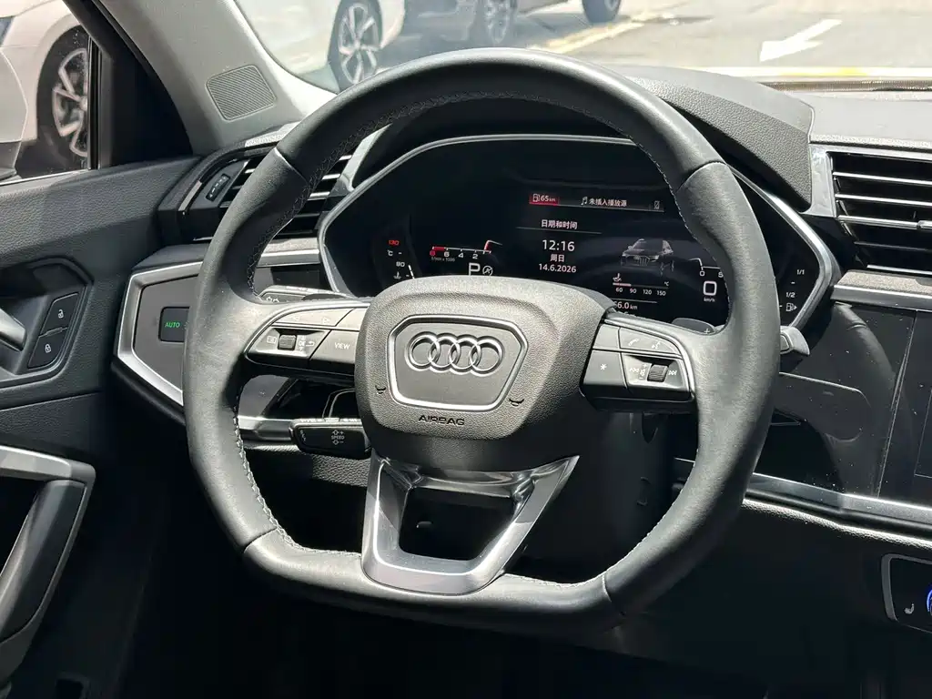 Audi Q3 — фото 11