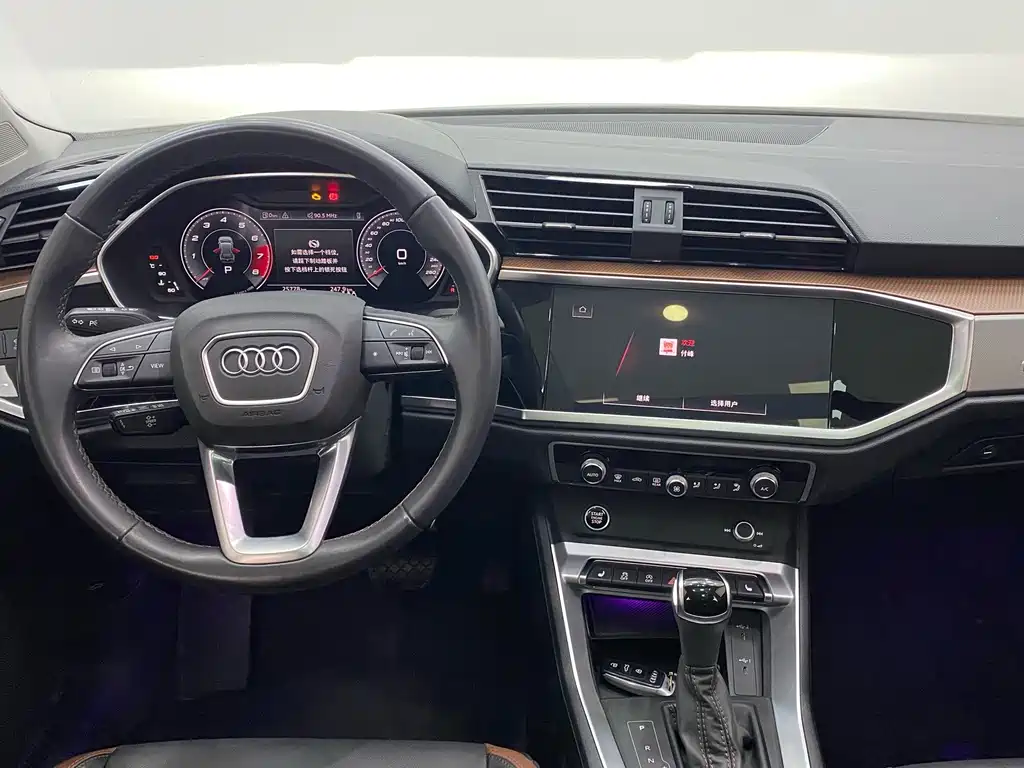 Audi Q3 — фото 10