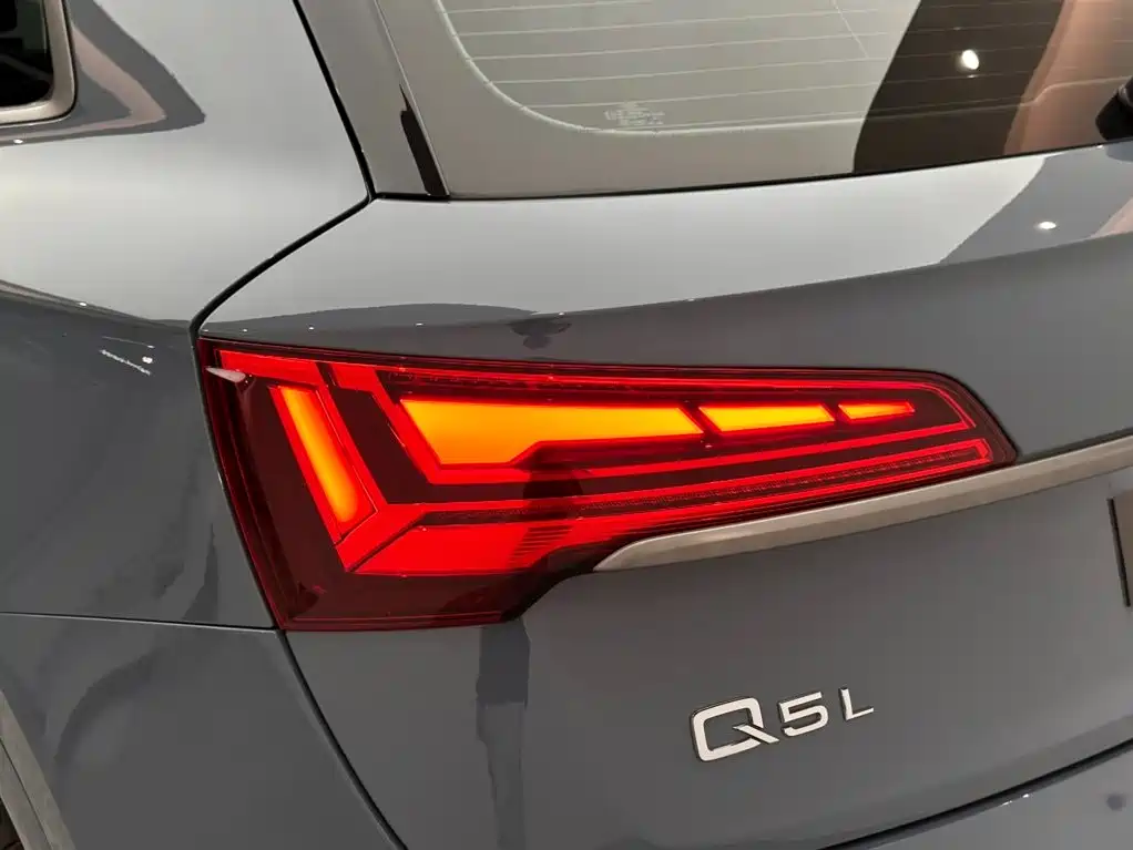 Audi Q5L — фото 19