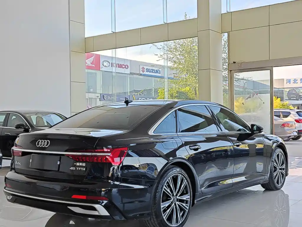 Audi A6L — фото 9