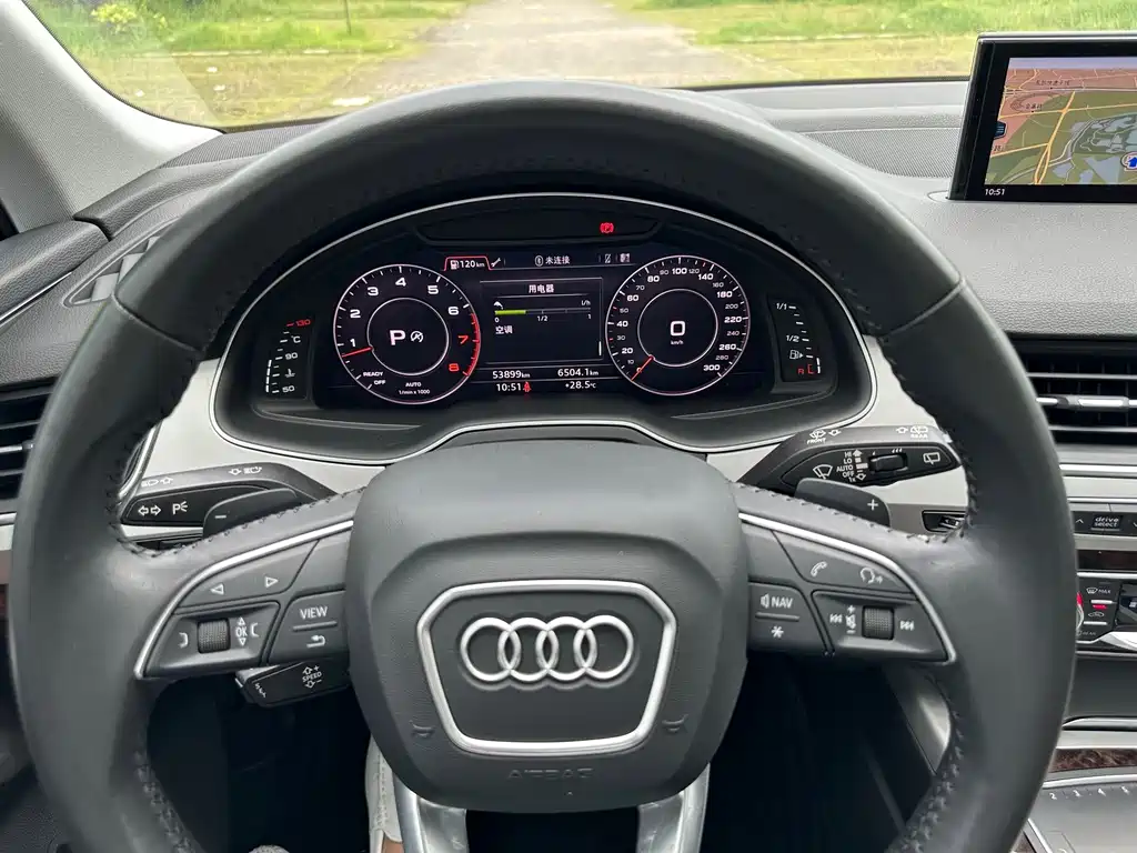 Audi Q7 — фото 14