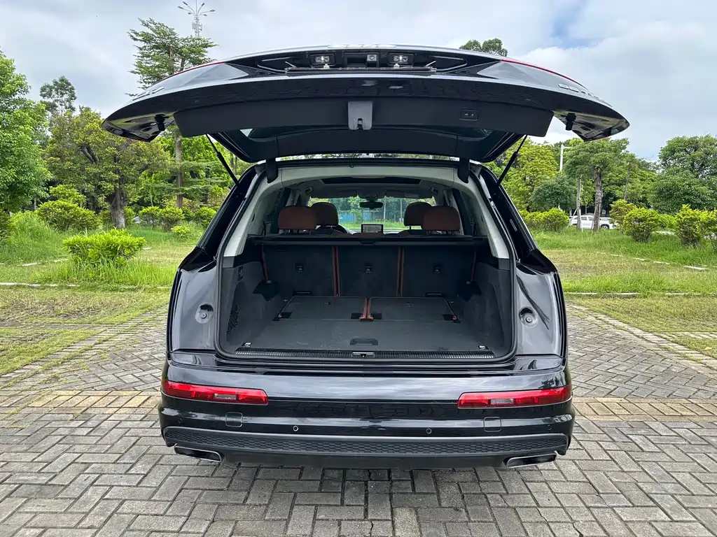 Audi Q7 — фото 20