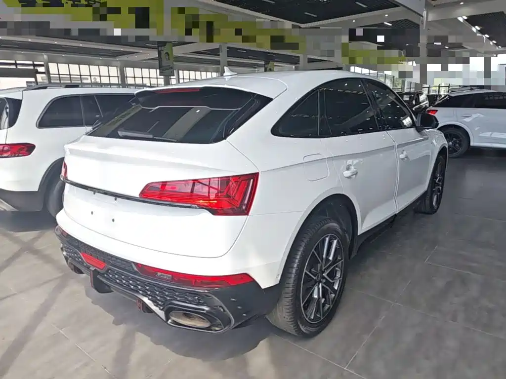 Audi Q5L Sportback — фото 7