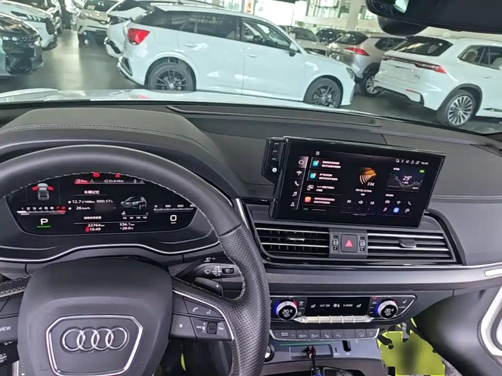 Audi Q5L Sportback — фото 10