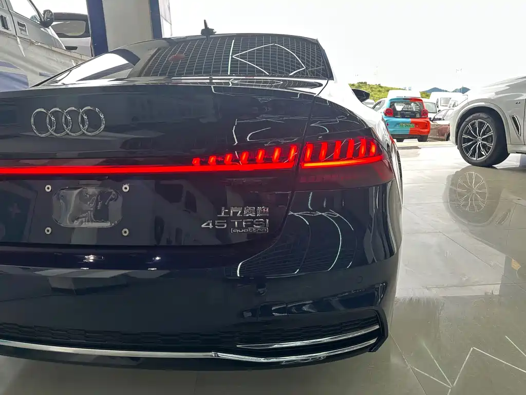 Audi A7L — фото 7