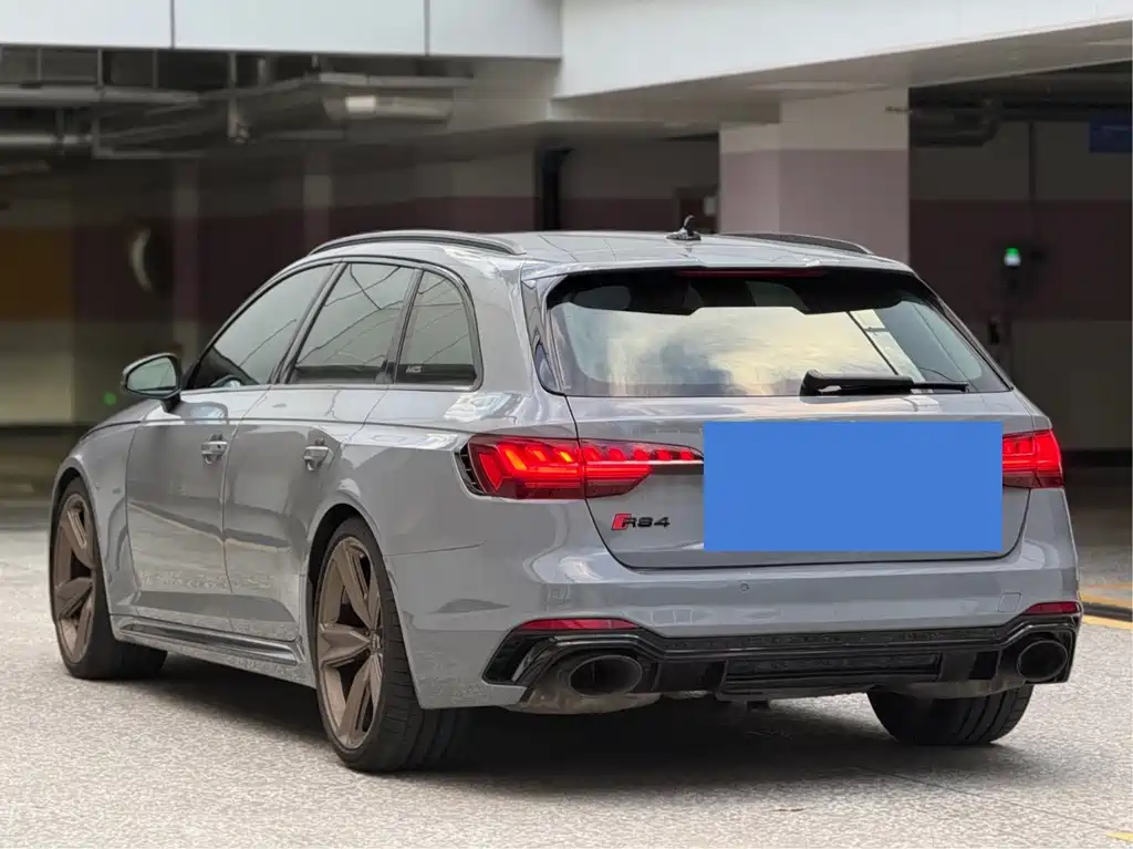 Audi RS 4 — фото 7