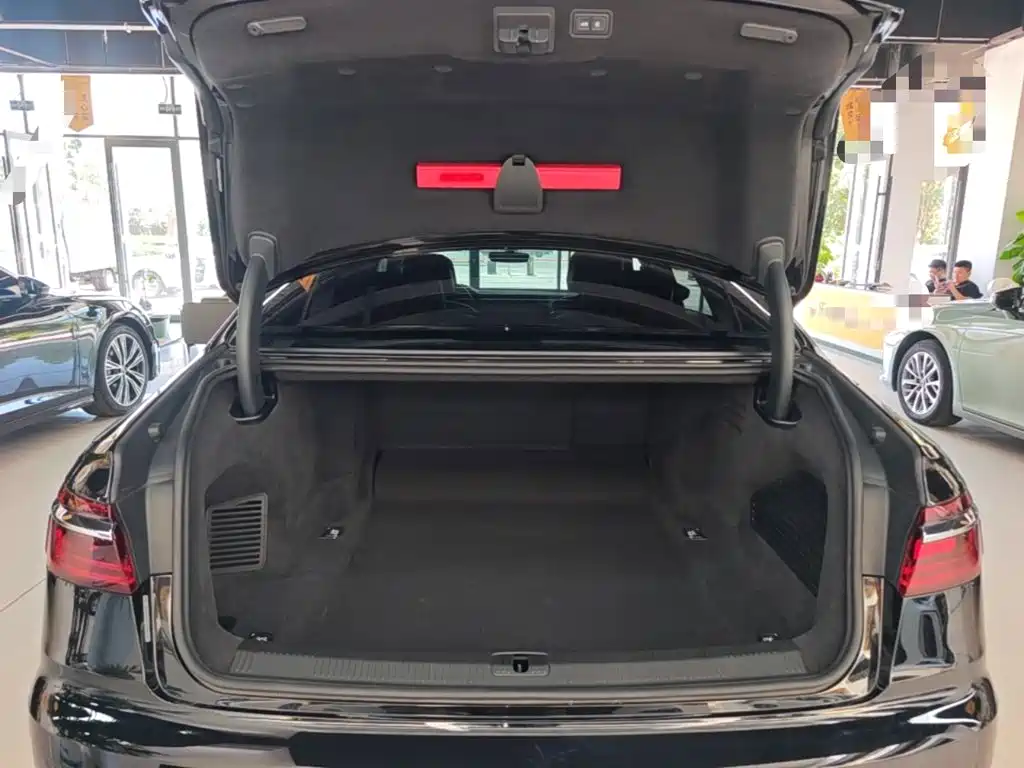 Audi A8 — фото 19