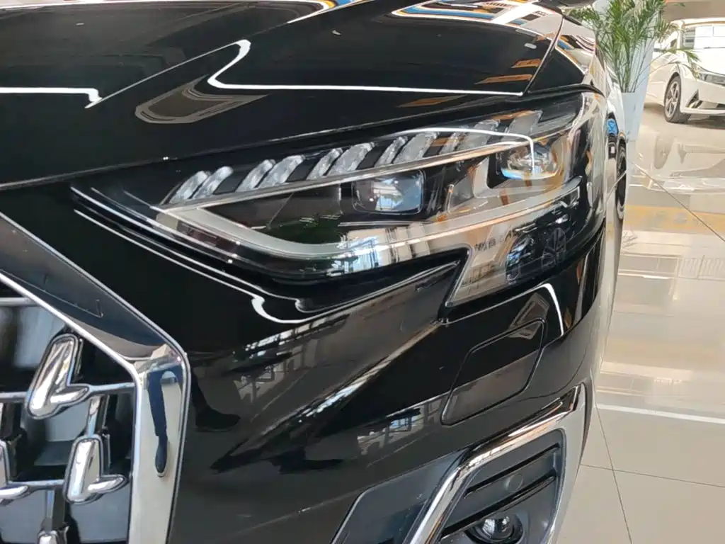 Audi A8 — фото 24