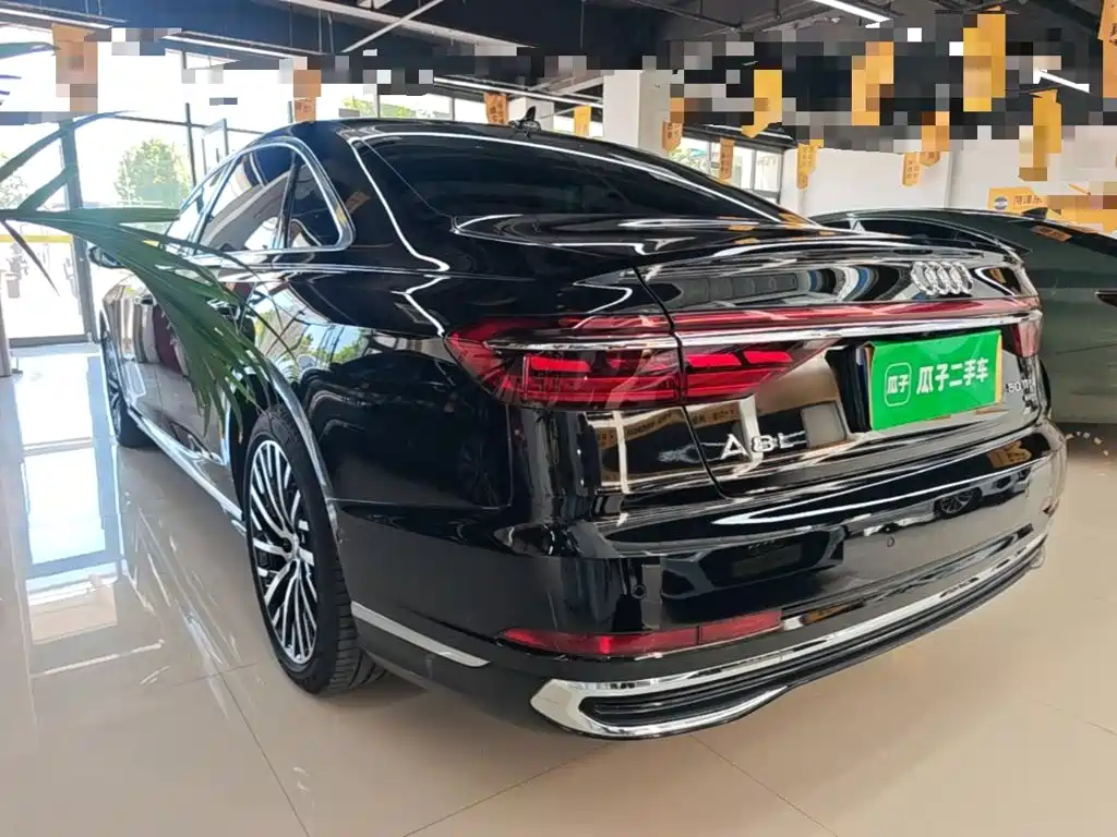 Audi A8 — фото 5