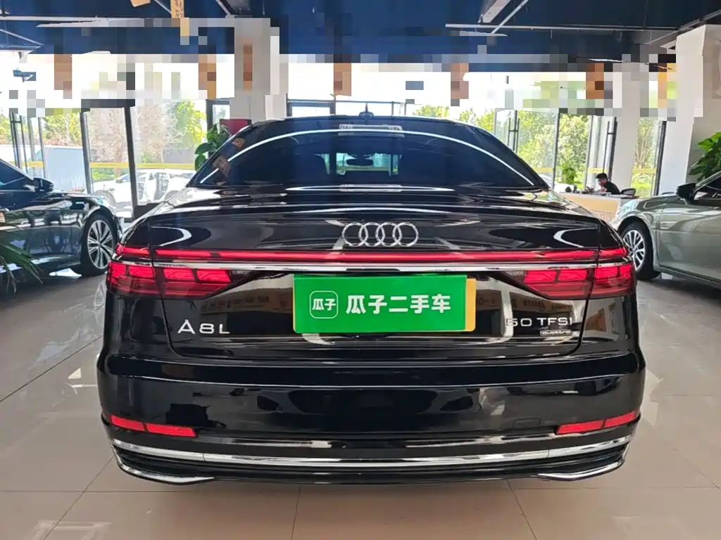 Audi A8 — фото 6