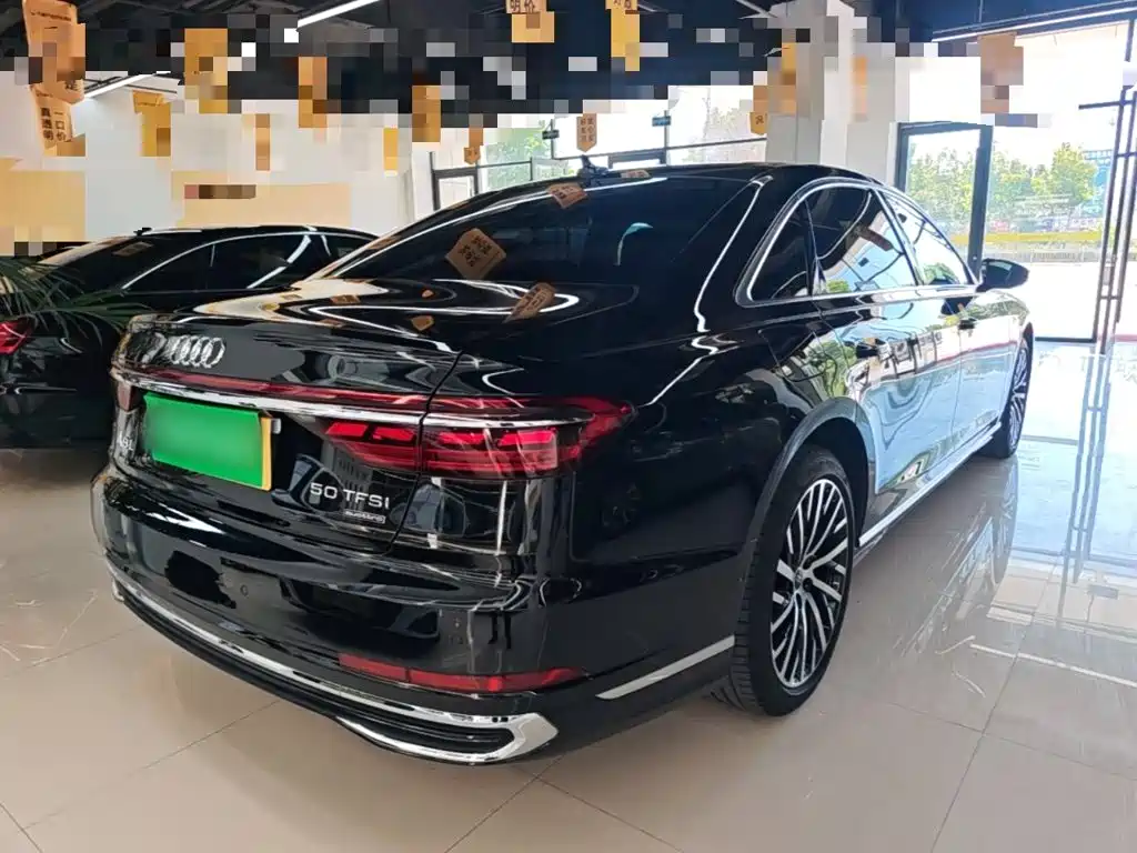 Audi A8 — фото 7