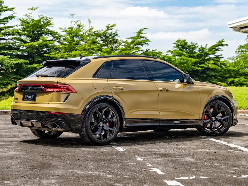Audi RS Q8 — фото 3