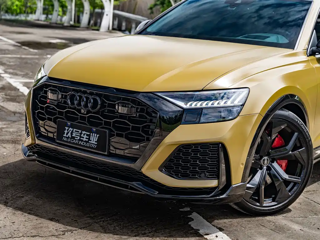 Audi RS Q8 — фото 7