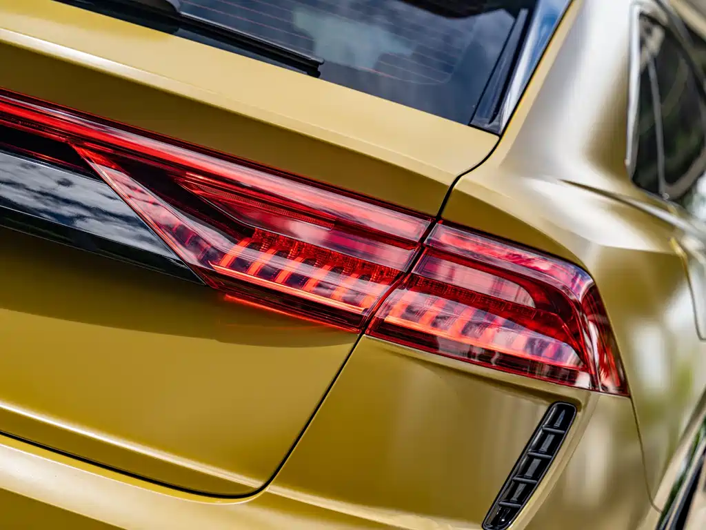 Audi RS Q8 — фото 8