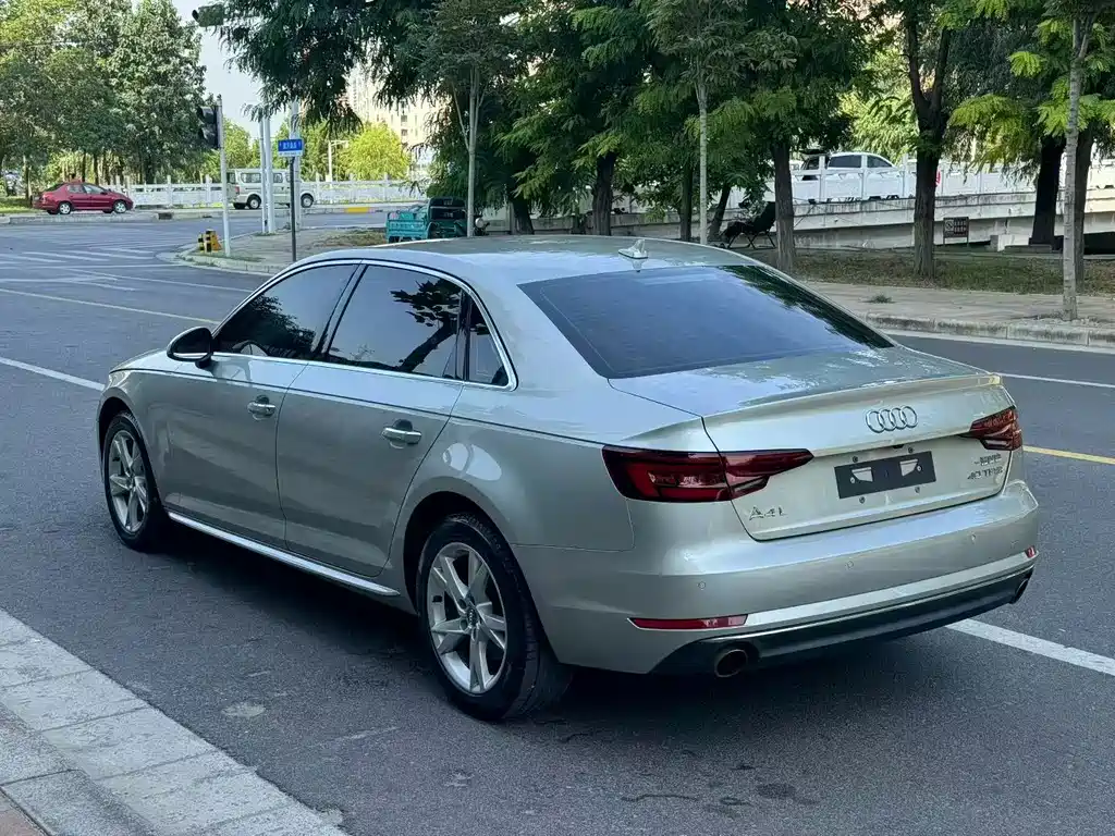 Audi A4L — фото 6
