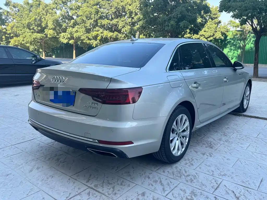 Audi A4L — фото 9