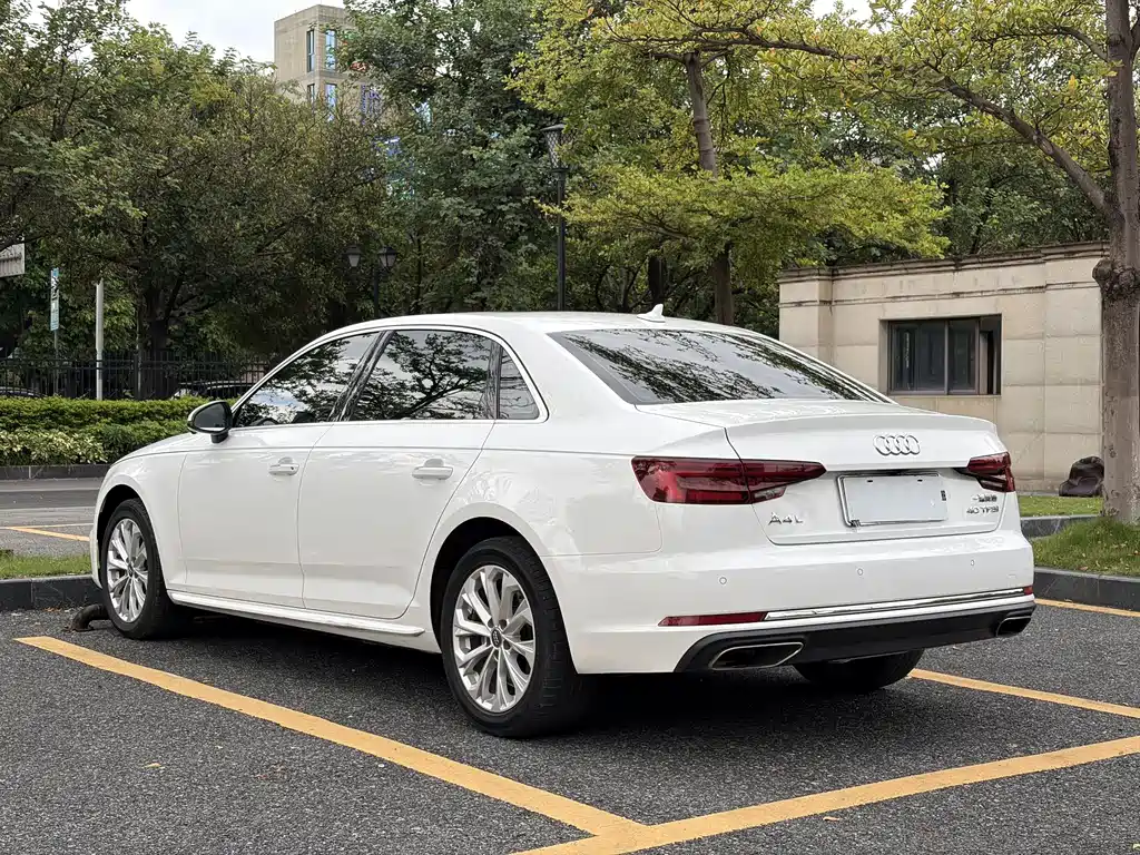 Audi A4L — фото 4