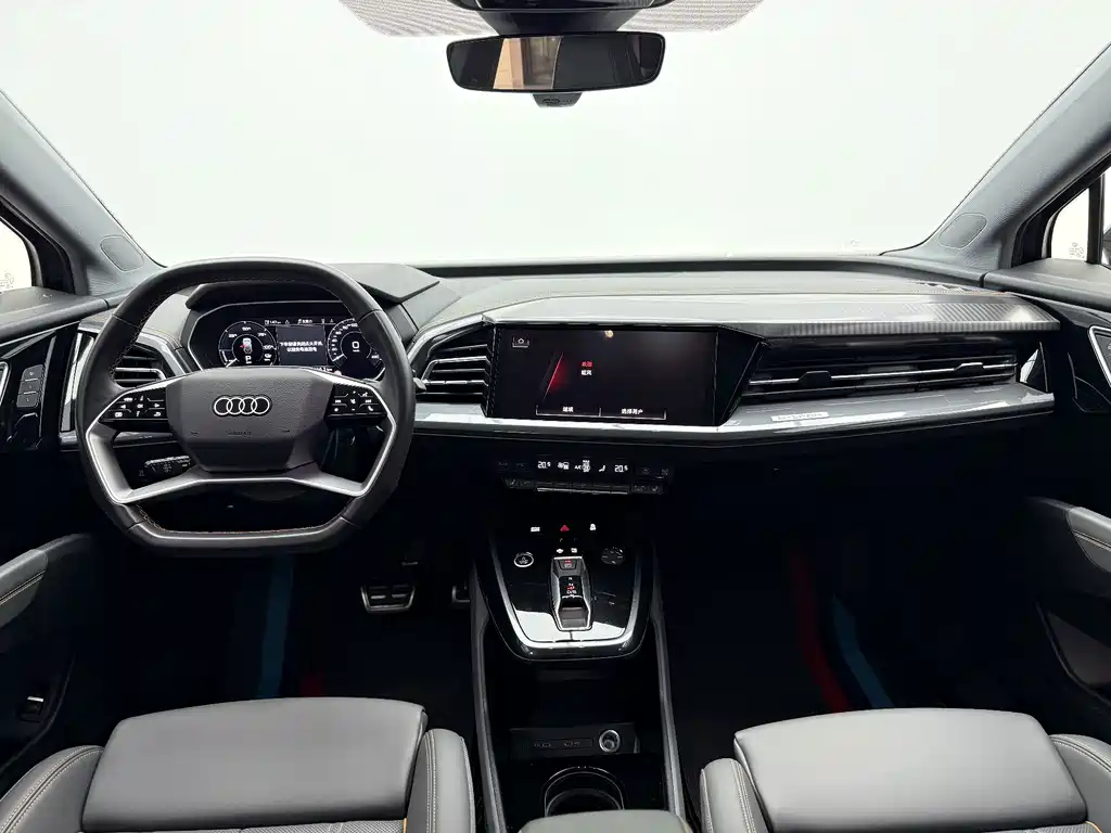 Audi Q4 e-tron — фото 7