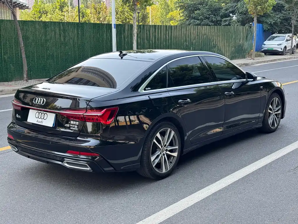 Audi A6L — фото 9