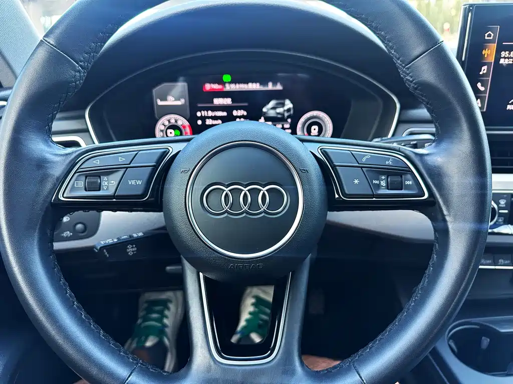 Audi A4 (Import) — фото 9