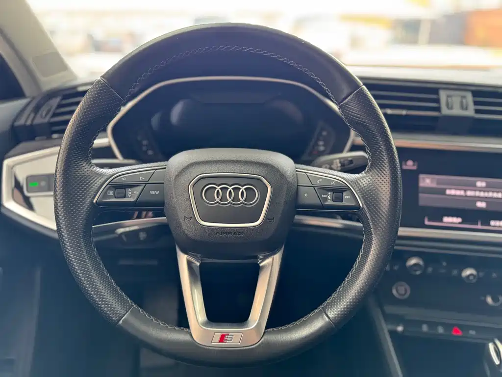 Audi Q3 Sportback — фото 8